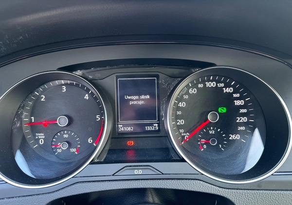 Volkswagen Passat cena 69900 przebieg: 241000, rok produkcji 2020 z Staszów małe 46